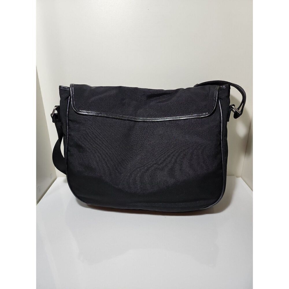 Saint Laurent Messenger Bag - Picture 2 of 9